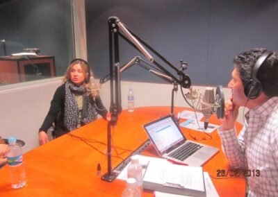 Entrevista de «Yoga de la Risa» en programa de Dr. César Lozano, «Por el Placer de Vivir»