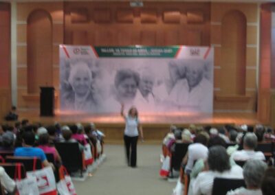 DIF ESTATAL de Nuevo León, «YOGA DE LA RISA» en Taller de ADULTOS MAYORES