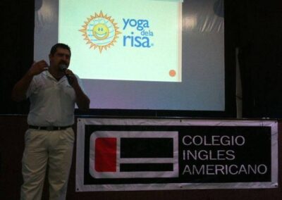 COLEGIO INGLÉS AMERICANO, «Yoga de la Risa» con Padres de Familia