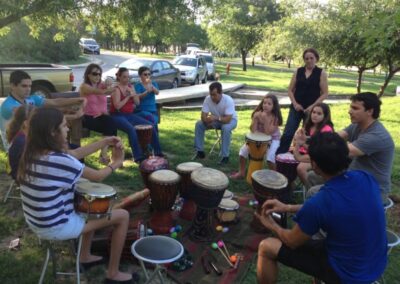 «MUSICOTERAPIA con PERCUSIONES», Familias de vecinos