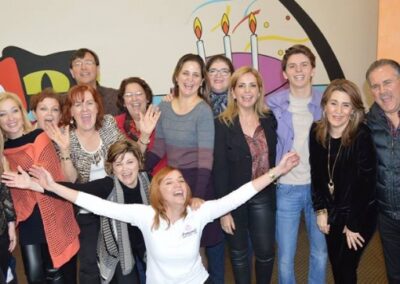 ¡YOGA DE LA RISA EN POSADA FAMILIAR!