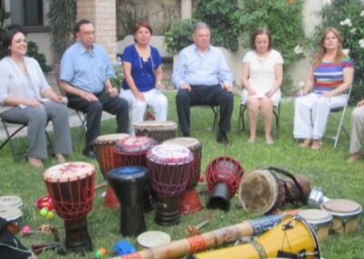 Sesión de MUSICOTERAPIA con PERCUSIONES