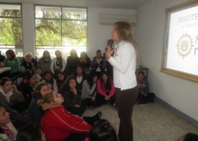 Normal Superior de Educación, «YOGA DE LA RISA» con alumnas de Licenciatura
