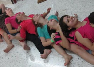 «YOGA DE LA RISA», grupo de amigas