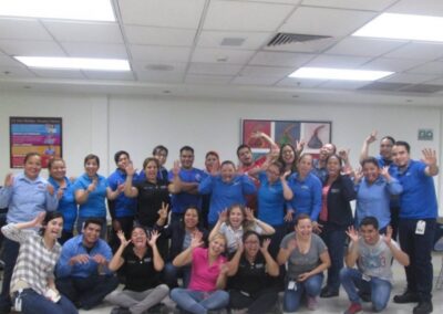 Empresa HERSHEY´S, «Taller de Yoga de la Risa» para empleados